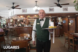 Personajes ilustres, un gran incendio y otras historias del gran café de la Recoleta