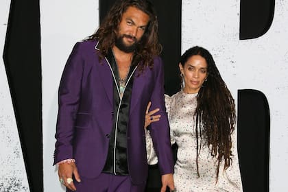 Por la alfombra verde. Jason Momoa y su esposa, la actriz Lisa Bonet, en la premiere del Guasón. 