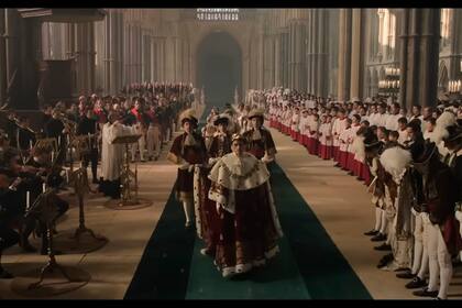 Joaquin Phoenix pone el cuerpo a Napoleón.