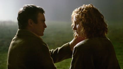 Joaquin Phoenix y Bryce Dallas Howard en uno de los momentos más románticos del cine de Shyamalan