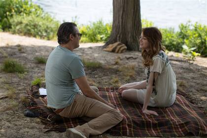 Joaquin Phoenix y Emma Stone en una escena de Hombre irracional