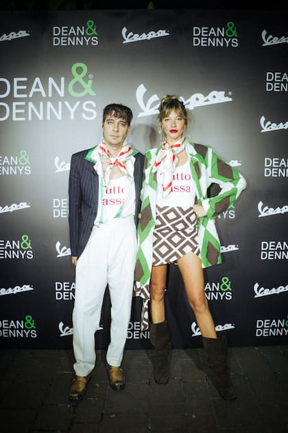 Joaquin Rozas, dueño de Dean & Dennys, junto a Agostina.