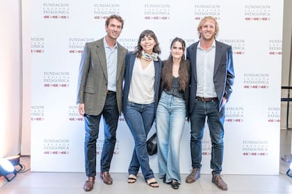 Joaquín y Julián Azulay, los "Gauchos del Mar", junto a Renata Gorodisch y a Silvana Cejas. Durante la noche se proyectó su documental, "Antártida - Dominio Uno"