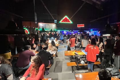 Jobs además de ir a jugar, organiza torneos y hasta una noche de citas
