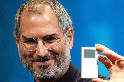 JOBS. El desarrollo del iPod posicionó a Apple como líder en la distribución de música