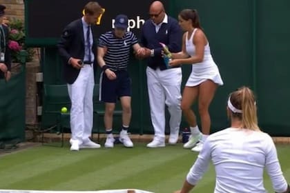 Jodie Burrage mientras asistía al ball boy