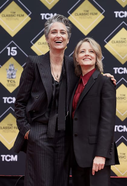 Jodie Foster junto a su esposa, Alexandra Hedison, que se mostró muy orgullosa del presente de la actriz