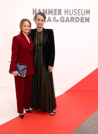 Jodie Foster y Alexandra Hedison dijeron presente en la edición número 19 de la Gala Anual del Museo Hammer. La actriz y directora y la fotógrafa posaron para las cámaras, mientras dejaron ver sus elegantes looks. Del evento también participaron Keanu Reeves, Jane Fonda, Will Ferrell y Steven Spielberg
