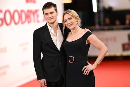 Joe Anders y Kate Winslet, madre e hijo trabajaron juntos como guionista y directora de Adiós, June