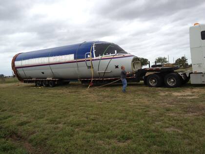 Joe Axline logró reducir costos al transportar los aviones por tierra (Facebook/Project Freedom a Plane Home)