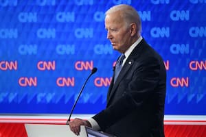 Biden le dijo a su entorno que no descarta bajar su candidatura, según The New York Times