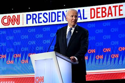 El desempeño de Biden en el debate evidenció su "deterioro mental", según la revista británica