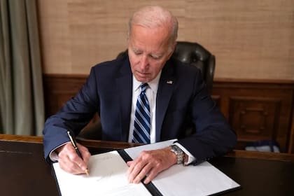 Joe Biden firmó el proyecto de ley de financiación provisional la noche del sábado 30 de septiembre de 2023