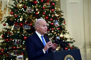 “Estamos preparados” ante ómicron, no es como en marzo 2020, dice Biden