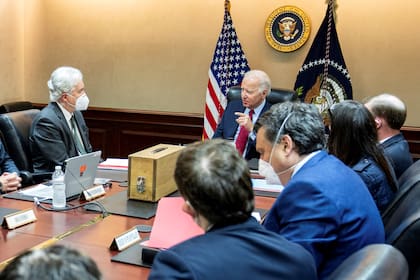 Joe Biden junto a su equipo de seguridad nacional para discutir la operación antiterrorista para eliminar a Ayman al-Zawahiri el 1 de julio de 2022