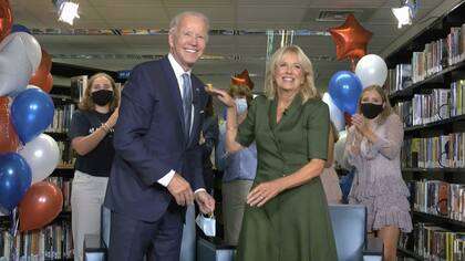 Joe Biden, su esposa Jill Biden y miembros de la familia Biden