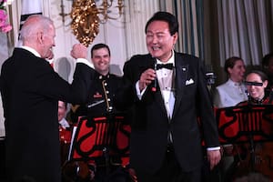 El presidente surcoreano cantó un clásico norteamericano ante Biden y sorprendió a todos en la Casa Blanca