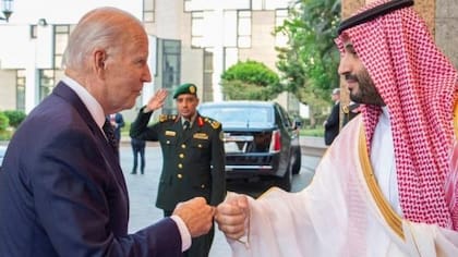 Joe Biden y el príncipe heredero Mohammed bin Salman.