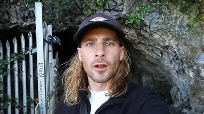 Joe, el youtuber que se metió dentro de las cavernas de Bristol para hablar con sus habitantes