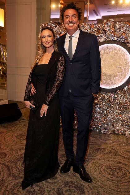 Joe Fernández, co-conductor de la gala, junto con Luciana Vega Márquez