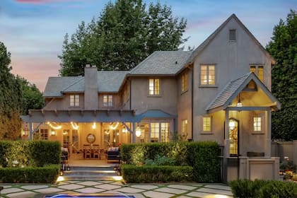 Casa de exintegrante de los Jonas Brothers en venta: precio reducido y detalles fascinantes Joe Jonas compró la casa en 2015