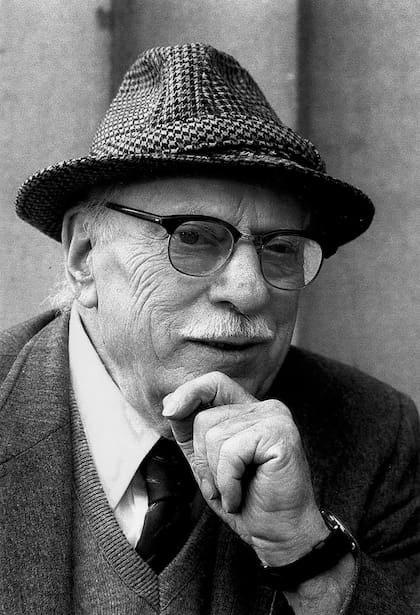 Joe Rosenthal, el fotógrafo de la emblemática imagen, falleció el 20 de agosto 2006, a los 94 años.