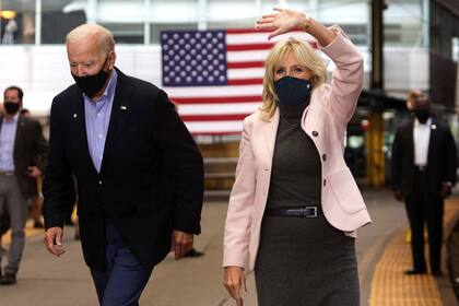 Joe y Jill Biden, en plena campaña en Pittsburgh, Pennsylvania
