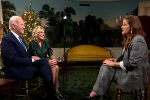 Biden fue entrevistado por Drew Barrymore y contó el romántico gesto que repite cada Navidad