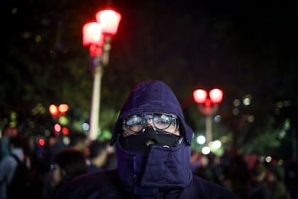 Joel B. con un traje minimalista pero efectivo