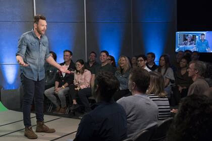 Joel McHale al frente de un show que se ríe de todo y de todos