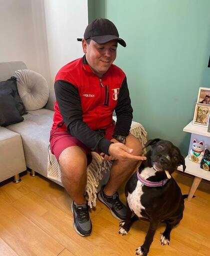 "Johan, el entrenador, ha sido nuestro gran aliado con Mila, ya que él también le brindó un hogar temporal", reveló Vásquez