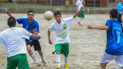 Johan Ramírez, jugando en La Ceja, cerca Medellín