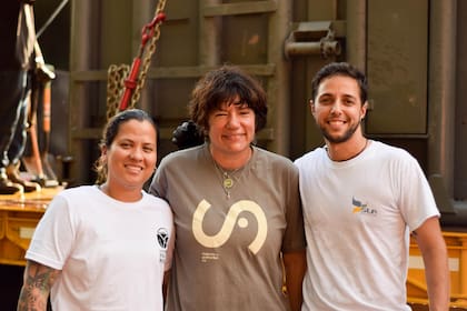 Johana Rincon, Trish London y el veterinario Lautaro Posse