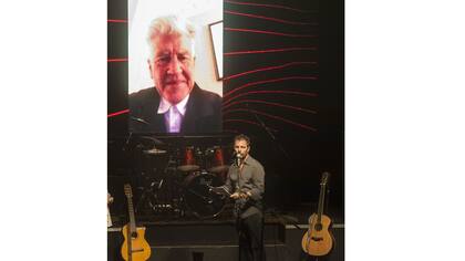 Johansen presenta a Lynch en Niceto