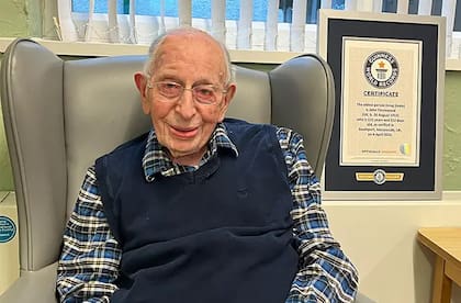 John Alfred Tinniswood es la persona más longeva del mundo en la actualidad con 111 años. Captura: guinnessworldrecords.es