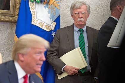 John Bolton junto al expresidente de Estados Unidos Donald Trump