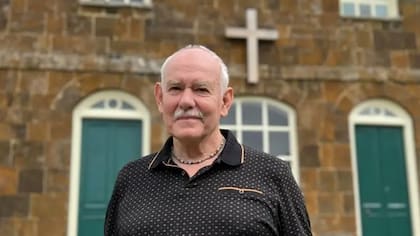 John Everett, antiguo miembro de la Hermandad de Jesús , ha documentado su experiencia en la secta