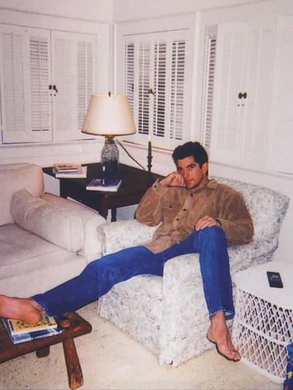 John F. Kennedy Jr. en una foto familiar