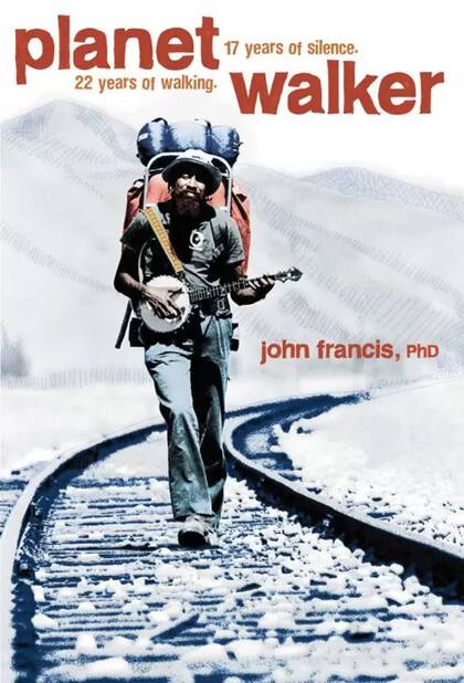 John Francis escribió un libro de memorias llamado "Planet Walker".