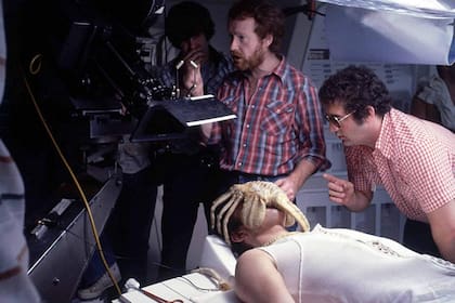John Hurt y Ridley Scott, en un alto en el rodaje de Alien (1979)