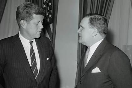 John Kennedy y James E. Webb en la Casa Blanca