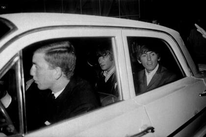 John Lennon y George Harrison
