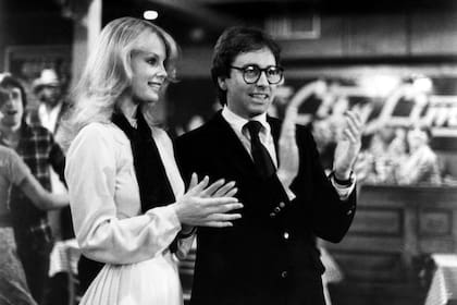 Dorothy Stratten y John Ritter en Todos rieron (1981)