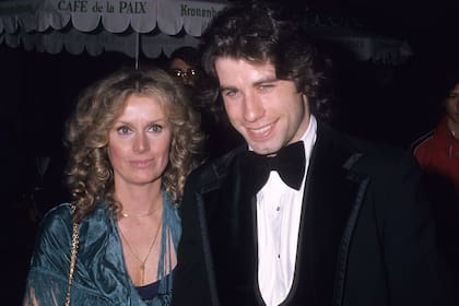 John Travolta conoció a Diana Hyland en el set de El chico de la burbuja; se enamoraron e iniciaron una vida juntos sin escuchar los cuestionamientos por los 18 años de diferencia de edad que había entre ellos