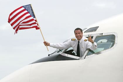 John Travolta vuela aviones grandes.