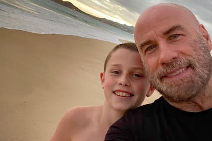John Travolta y Benjamin, el menor de sus hijos (Crédito: Instagram/@johntravolta)