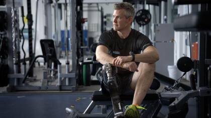 John utiliza una prótesis especial para correr