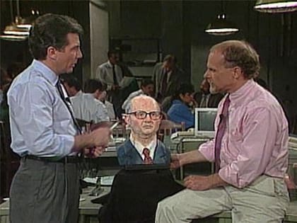 John Walsh en "America's Most Wanted" con el busto de arcilla de List.