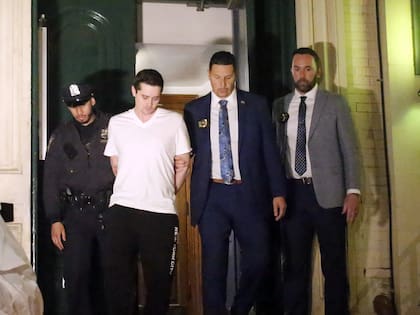 John Woeltz al momento de ser capturado por la policía, acusado de secuestrar tres semanas a un hombre para apoderarse de sus bitcoins