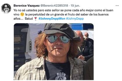 Johnny apareció con un nuevo look